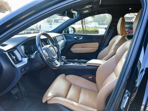 Used 2019 Volvo XC60 T6 Momentum w/ Advanced Package image 16
