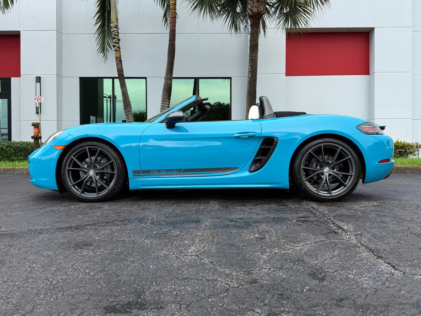 Used 2021 Porsche 718 Boxster RWD image 10