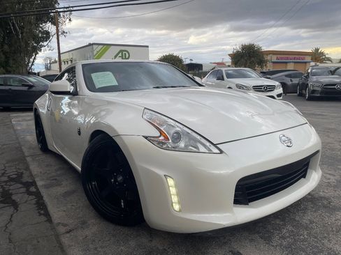 Used 2015 Nissan 370Z w/ Sport Package RWD image 3