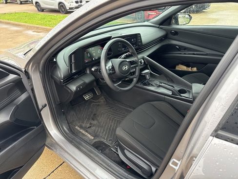 Used 2025 Hyundai Elantra Sport FWD image 20