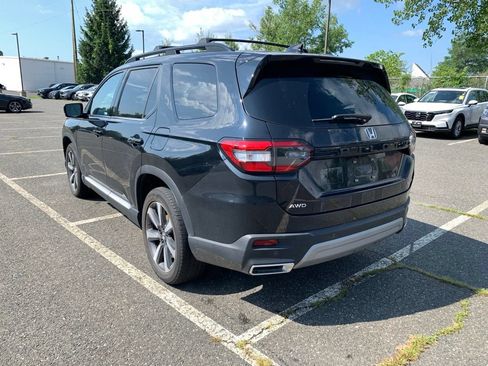 Used 2025 Honda Pilot Touring image 5