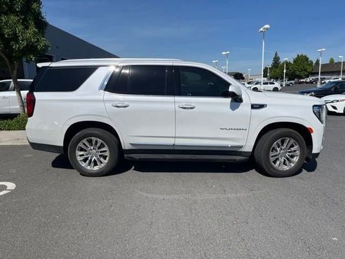 Used 2023 GMC Yukon SLT w/ SLT Luxury Package AWD/4WD image 3