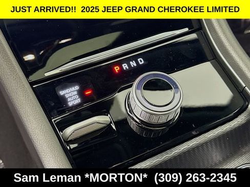 New 2025 Jeep Grand Cherokee Limited w/ Black Appearance Package image 17