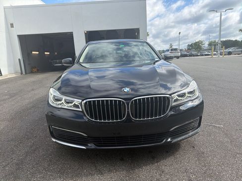Used 2019 BMW 750i w/ Executive Package RWD image 3