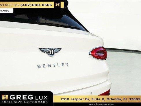Used 2022 Bentley Bentayga AWD/4WD image 24