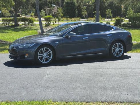 Used 2015 Tesla Model S 85D image 3