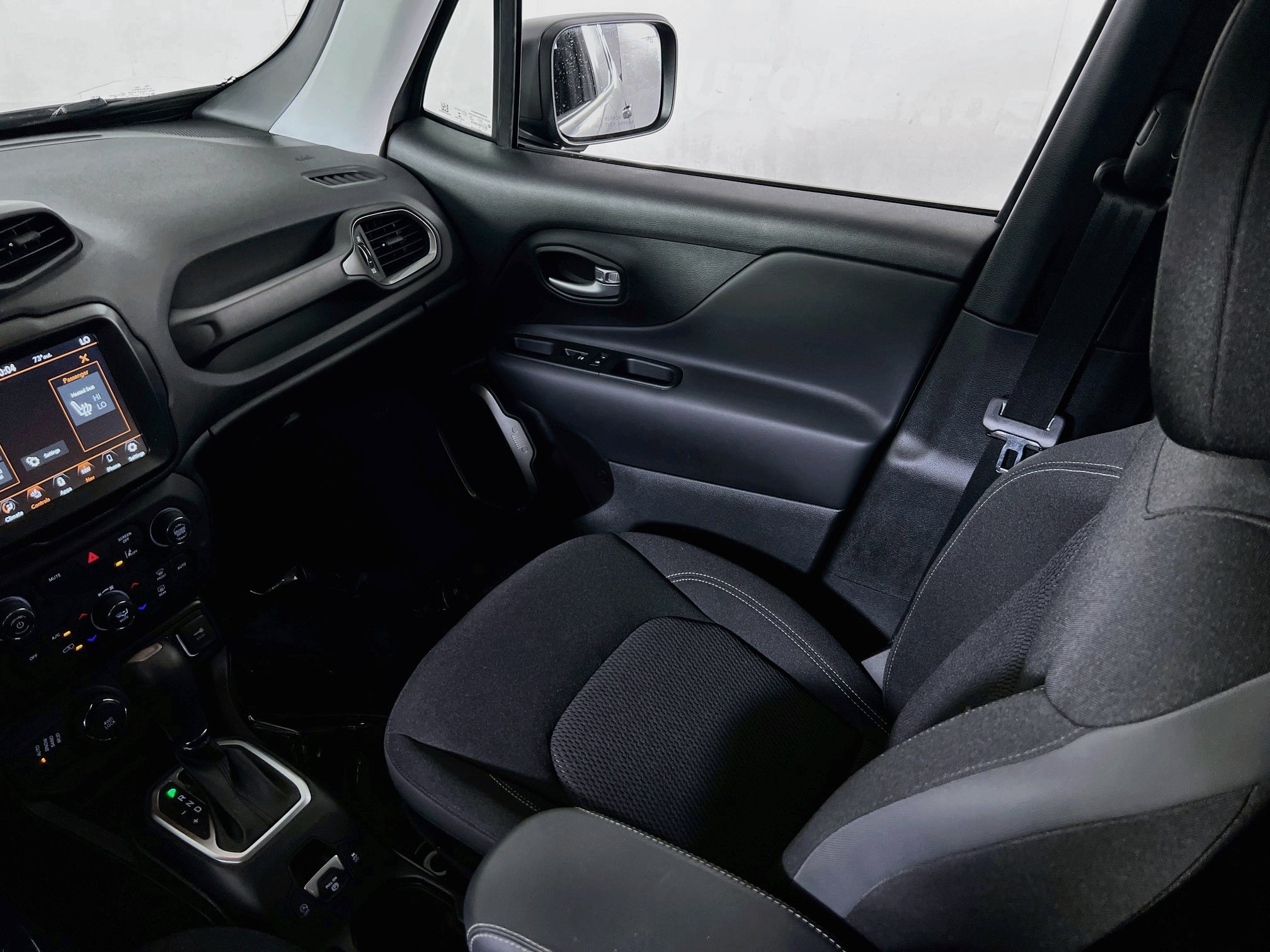 Used 2023 Jeep Renegade Latitude w/ Premium Group AWD/4WD image 23