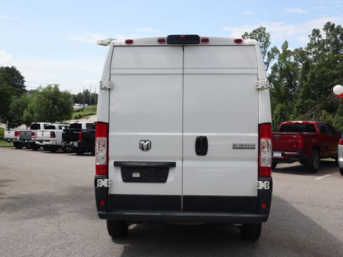 Used 2024 RAM ProMaster 2500 w/ Convenience Group FWD image 7