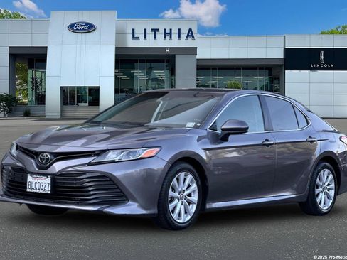 Used 2019 Toyota Camry LE image 1