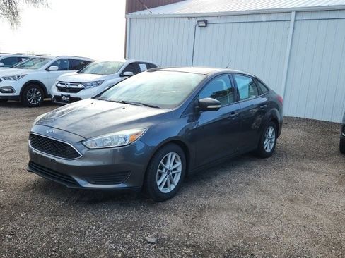Used 2015 Ford Focus SE image 1