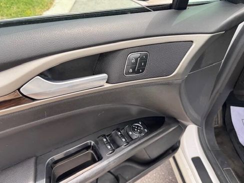 Used 2014 Ford Fusion SE w/ Equipment Group 202A image 38