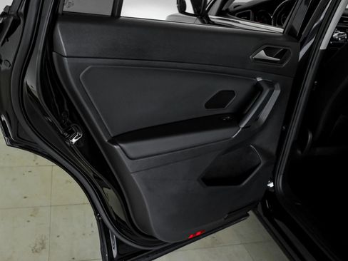 Used 2019 Volkswagen Tiguan SE AWD/4WD image 39