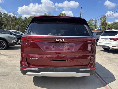 Used 2023 Kia Carnival LX FWD image 48