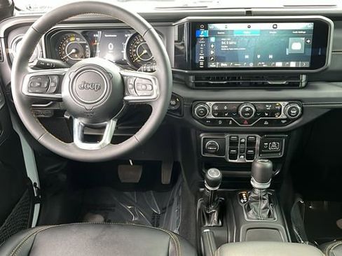 Used 2024 Jeep Wrangler Unlimited Sahara w/ Technology Group AWD/4WD image 4