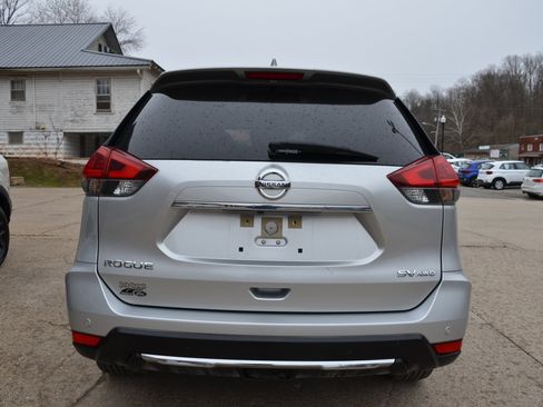 Used 2019 Nissan Rogue SV w/ Sun & Sound Touring Package image 5