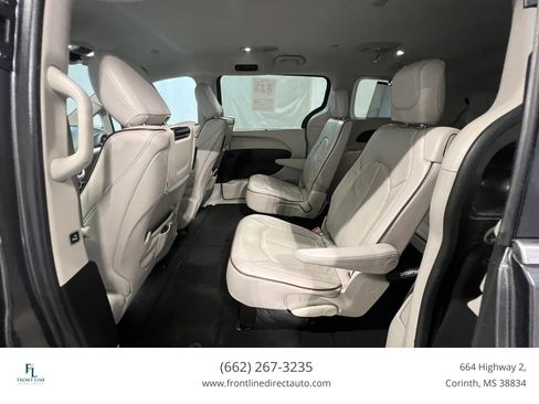 Used 2017 Chrysler Pacifica Limited w/ UConnect Theater Package FWD image 22