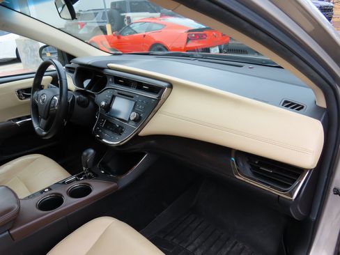 Used 2016 Toyota Avalon XLE Plus image 30