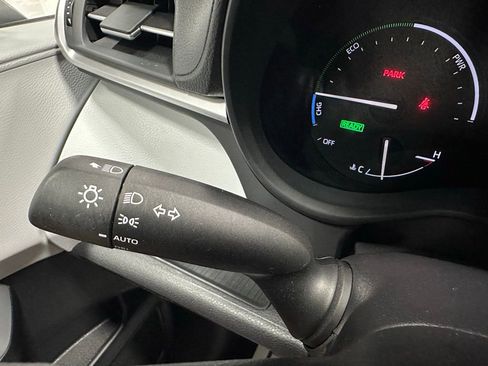 Used 2025 Toyota Sienna LE FWD image 21