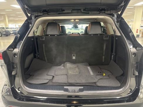 Used 2022 Toyota Highlander XLE image 17