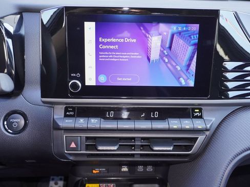 Used 2025 Toyota Camry SE image 18