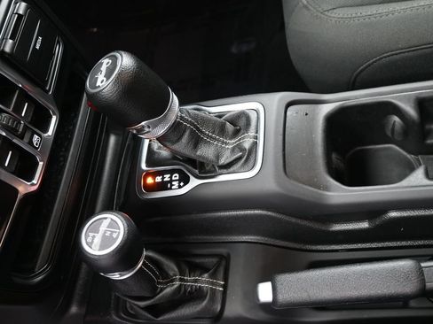 Used 2020 Jeep Wrangler Unlimited Sahara AWD/4WD image 13
