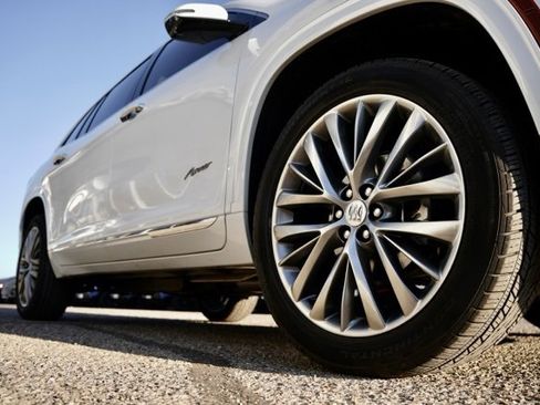 Used 2025 Buick Enclave Avenir w/ Super Cruise Package image 9