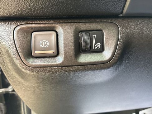 Used 2023 GMC Acadia SLE w/ Driver Convenience Package image 18