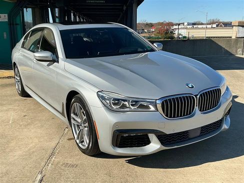 Used 2016 BMW 750i xDrive image 9