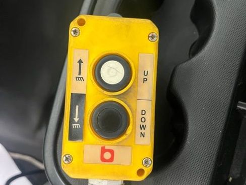 Used 2018 GMC Sierra 3500 4x4 Regular Cab w/ Sierra Convenience Package image 17