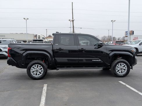 Used 2025 Toyota Tacoma SR5 image 10