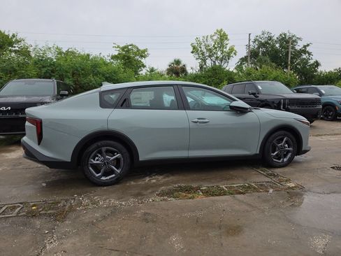 New 2026 Kia K4 FWD image 9