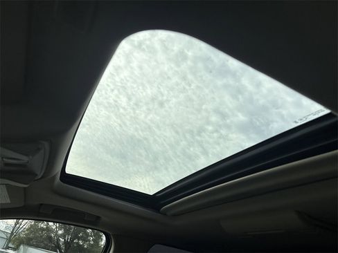 Used 2019 Cadillac Escalade ESV Luxury image 34