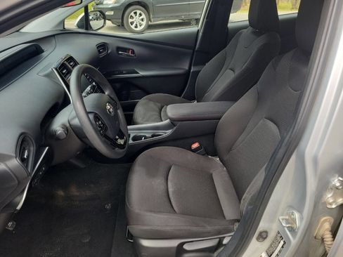 Used 2020 Toyota Prius LE AWD/4WD image 6