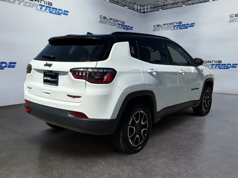Used 2025 Jeep Compass Trailhawk AWD/4WD image 5