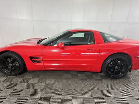 Used 2004 Chevrolet Corvette Coupe RWD image 5