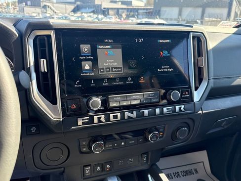 Used 2025 Nissan Frontier SV w/ SV Convenience Package image 18