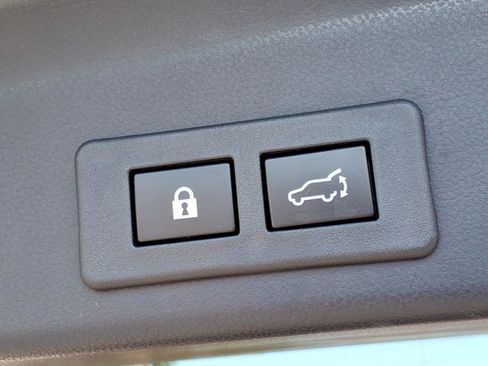 Certified 2025 Subaru Ascent Premium AWD/4WD image 17