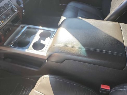 Used 2011 Ford F250 Lariat w/ Lariat Interior Pkg image 32