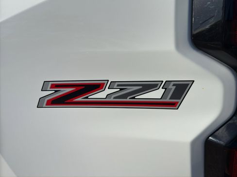 Used 2023 Chevrolet Colorado Z71 w/ Z71 Convenience Package 2 AWD/4WD image 10
