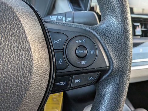 Used 2022 Toyota Corolla LE image 22