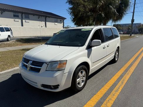 Used 2010 Dodge Grand Caravan SXT image 3
