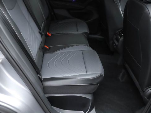 Used 2025 Volkswagen Tiguan SE image 20