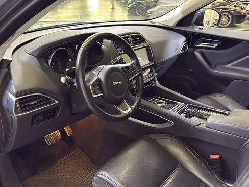 Used 2019 Jaguar F-PACE Prestige AWD/4WD image 12