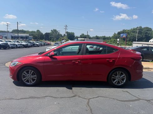 Used 2017 Hyundai Elantra SE w/ SE A/T Tech Package 03 FWD image 4