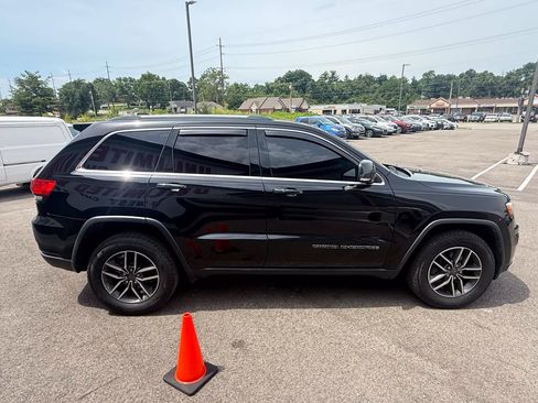 Used 2019 Jeep Grand Cherokee Limited AWD/4WD image 6