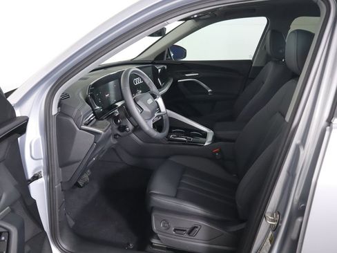 Used 2025 Audi Q5 Premium w/ Convenience Package image 21