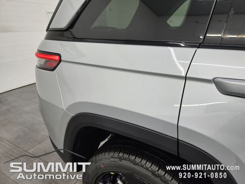 New 2025 Jeep Grand Cherokee Limited w/ Black Appearance Package image 26