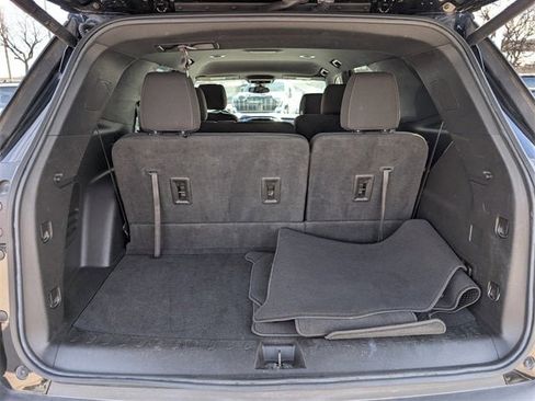 Used 2023 Chevrolet Traverse LT image 28