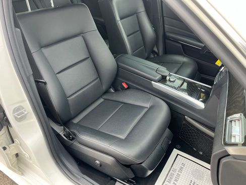 Used 2016 Mercedes-Benz E 250 Sedan image 35