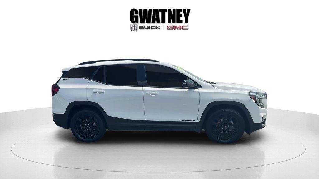 Used 2022 GMC Terrain SLT w/ Elevation Edition FWD image 4
